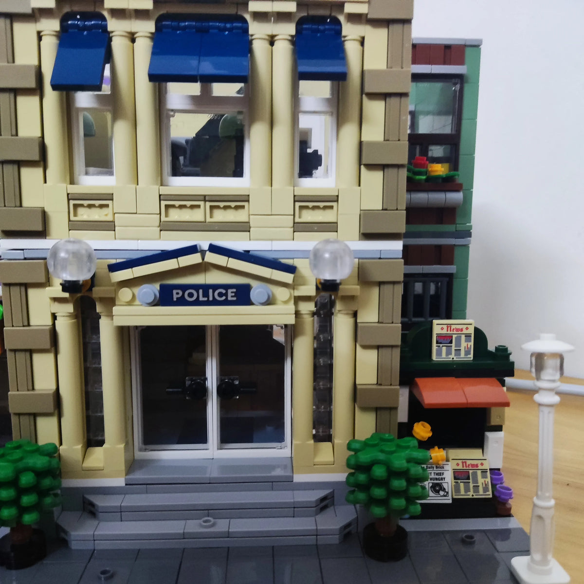 Creative Expert Street View Police Station Building Blocks Pet Store Model Assembly Sets Desk Decor Bricks Toys Gift For Adults