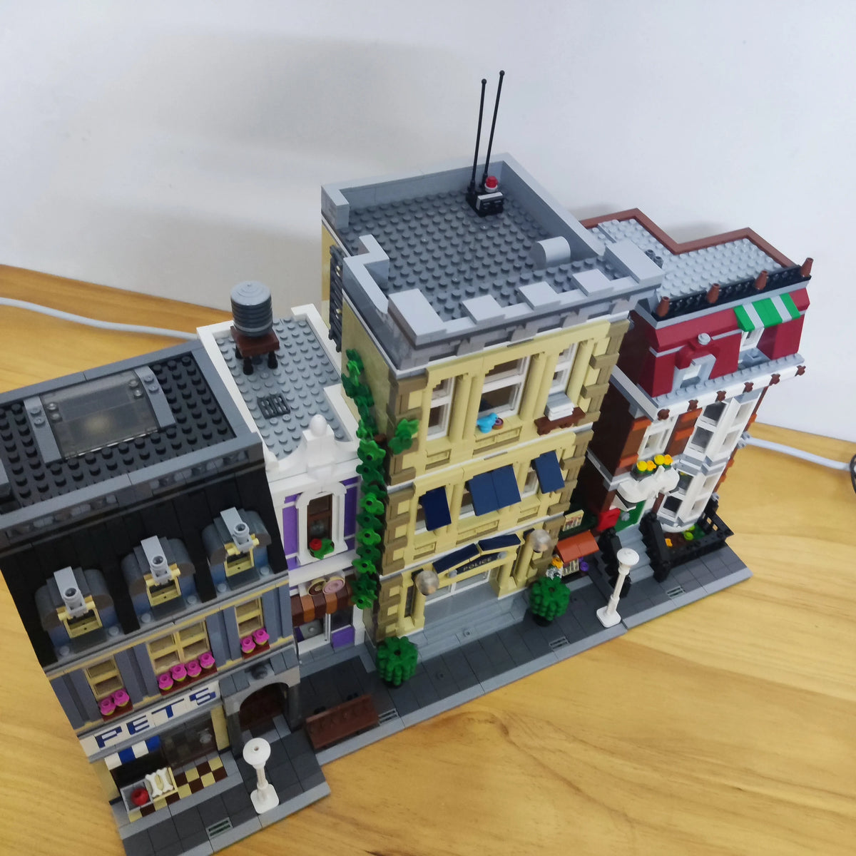 Creative Expert Street View Police Station Building Blocks Pet Store Model Assembly Sets Desk Decor Bricks Toys Gift For Adults